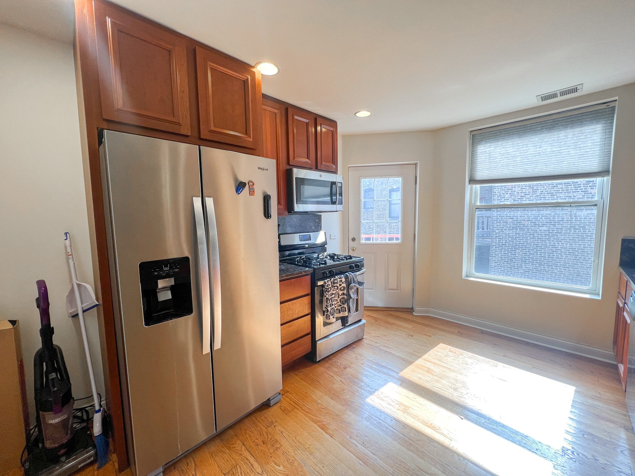 718-20 W Buckingham Pl 718-20 W Buckingham Pl., Chicago, IL 60657 - Leasing by Cross Street